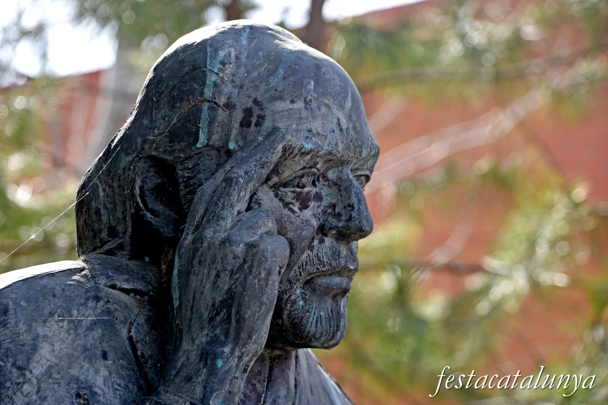 Mollet del Vallès - Monument a Joan Abelló - A l'Escola 