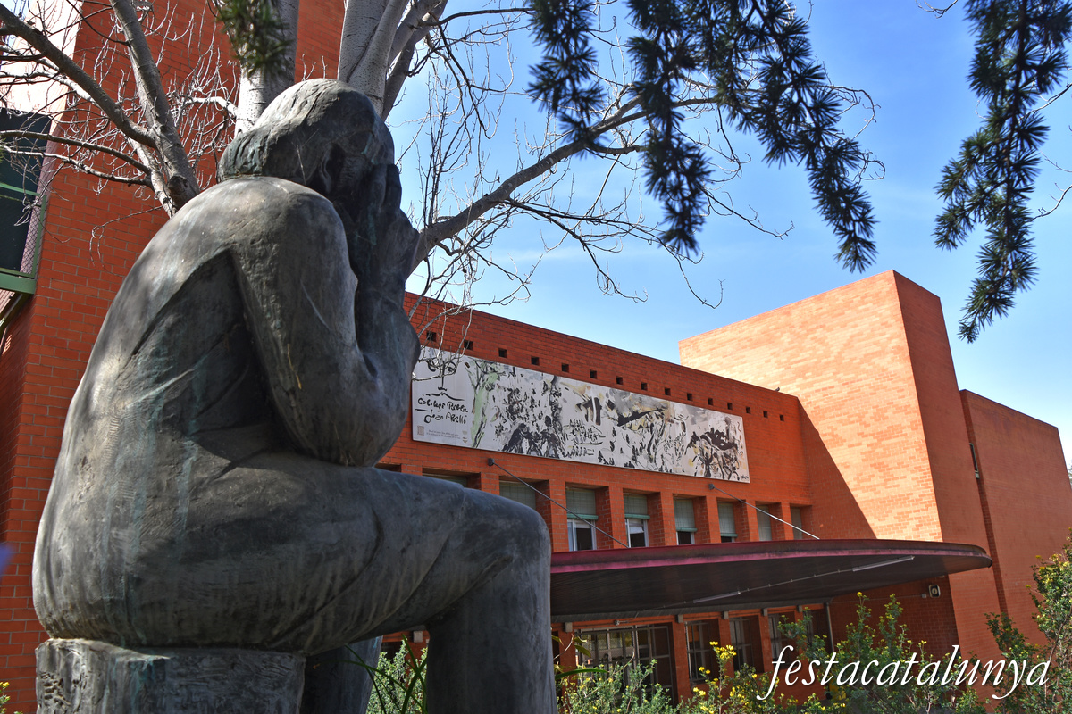Mollet del Vallès - Monument a Joan Abelló - A l'Escola 