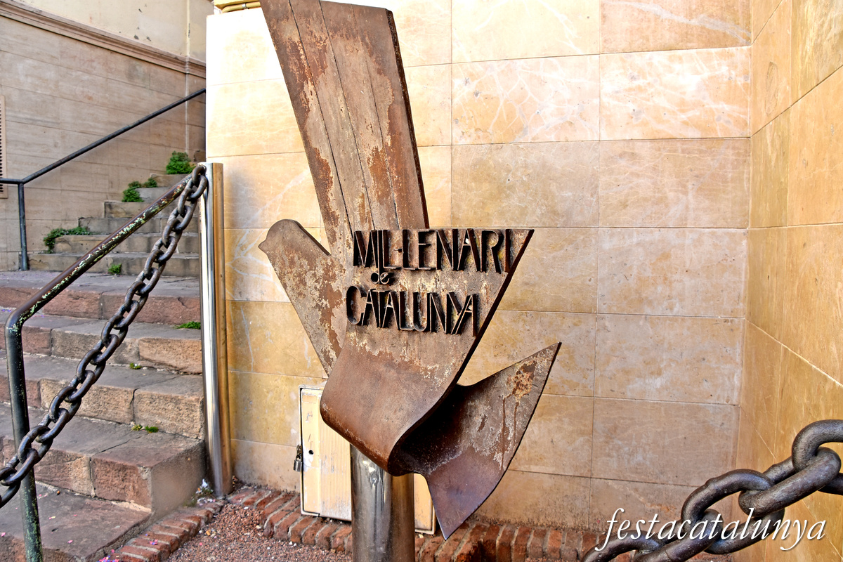 Mollet del Vallès - Plaça de Prat de la Riba - Monument al Mil·lenari de Catalunya