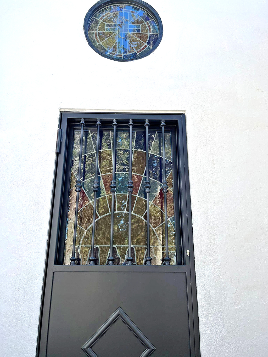 Pacs del Penedès - Vitralls de la capella del cementiri (Foto: Ajuntament)