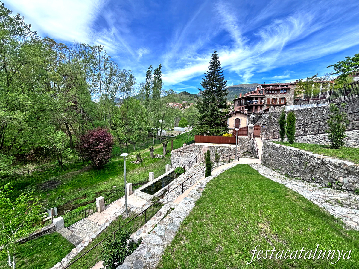 Sant Joan de les Abadesses - Jardins de la Puda, Font d'en Roca i antics safareigs 