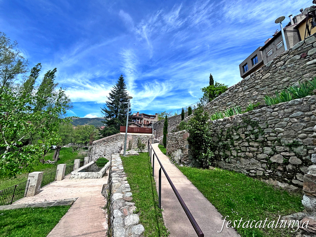 Sant Joan de les Abadesses - Jardins de la Puda, Font d'en Roca i antics safareigs