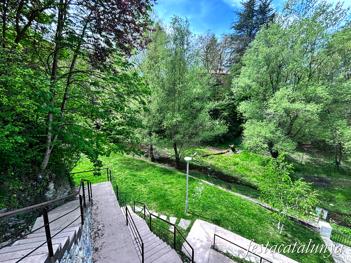 Sant Joan de les Abadesses - Jardins de la Puda, Font d'en Roca i antics safareigs 