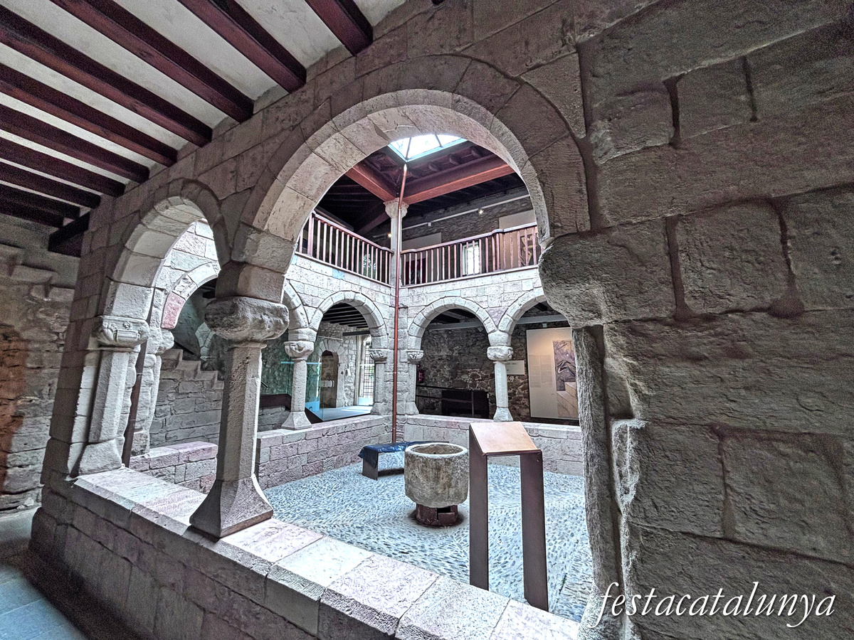 Sant Joan de les Abadesses - Palau abacial