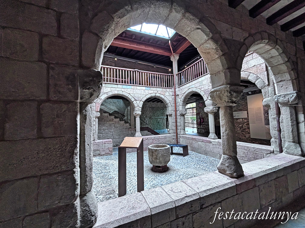 Sant Joan de les Abadesses - Palau abacial