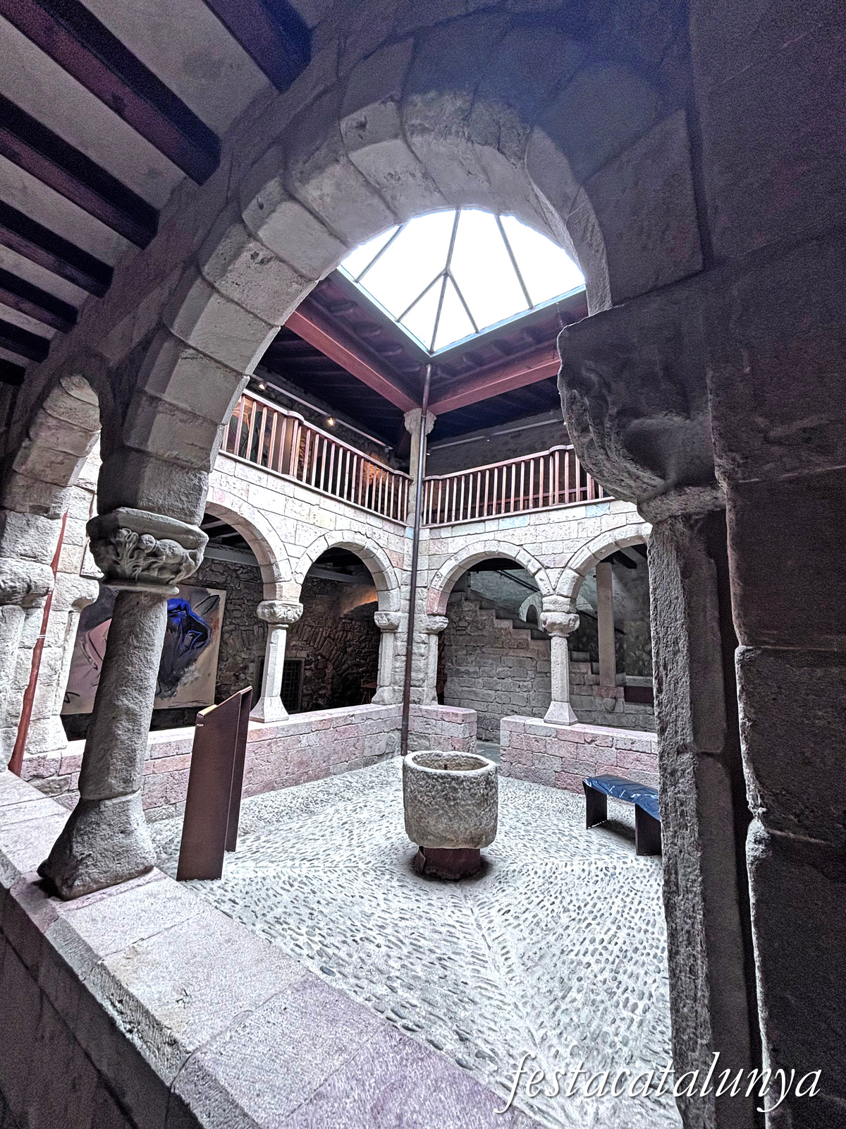 Sant Joan de les Abadesses - Palau abacial