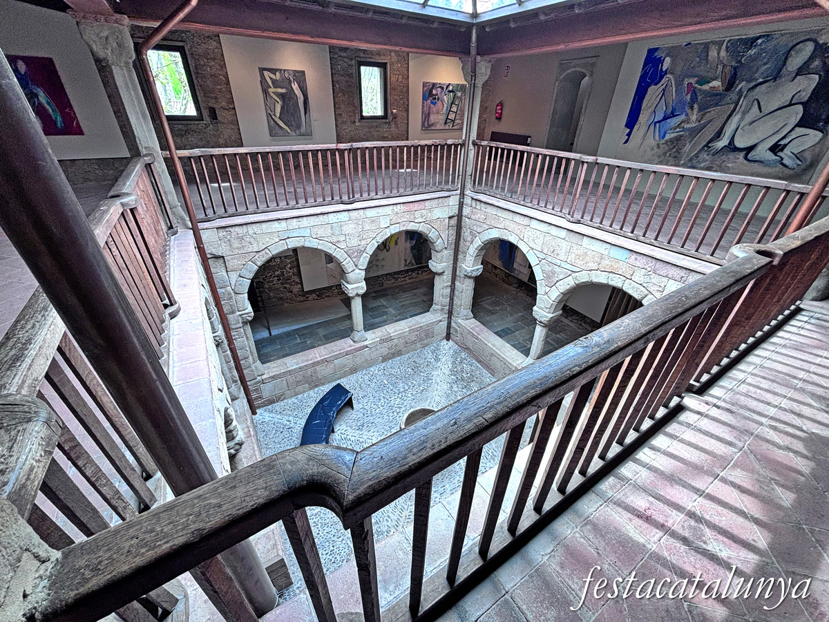 Sant Joan de les Abadesses - Palau abacial