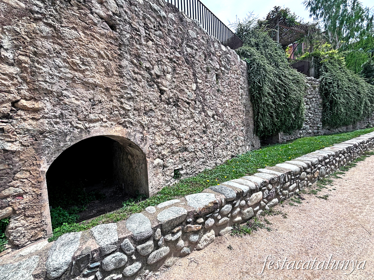 Sant Joan de les Abadesses - Parc de la Muralla - Refugi de la Guerra Civil