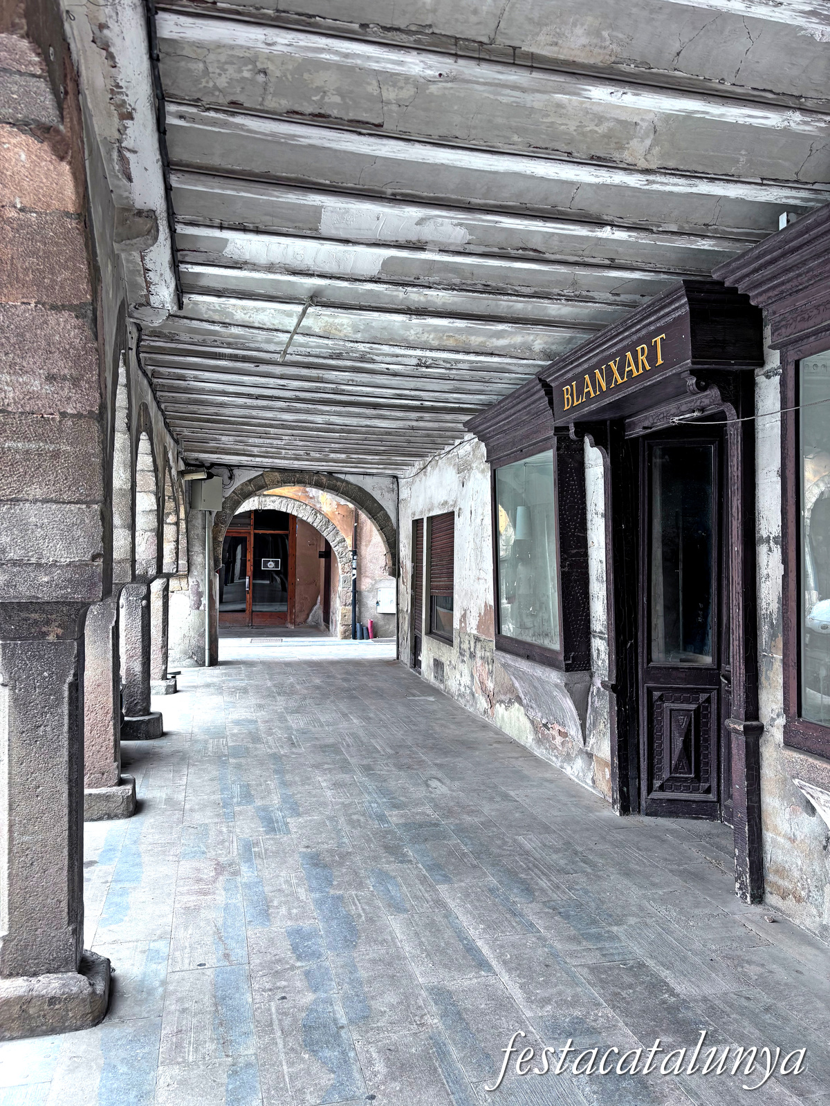 Sant Joan de les Abadesses - Plaça Major 