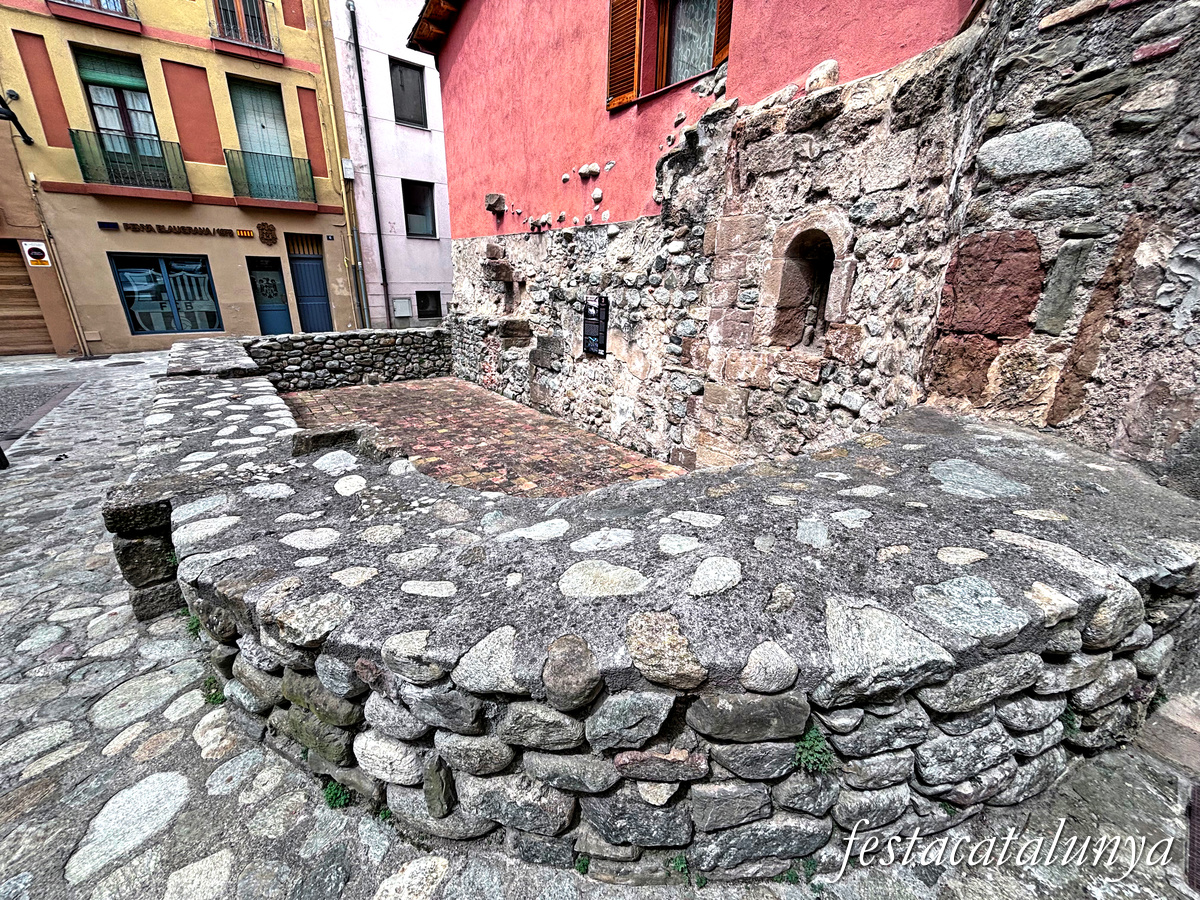 Sant Joan de les Abadesses - Sant Miquel de la Infermeria 