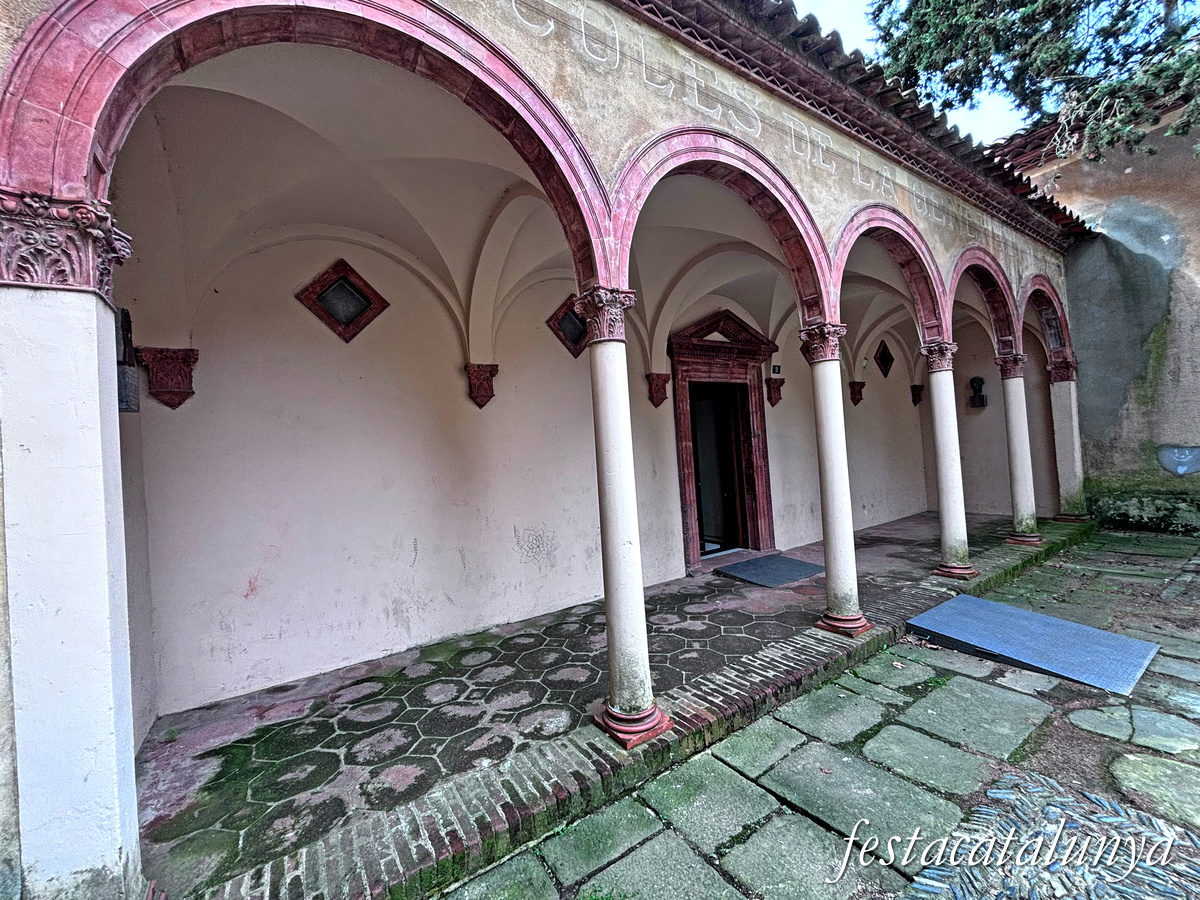Sant Joan de les Abadesses - Escola de les Germanes Carmelites 
