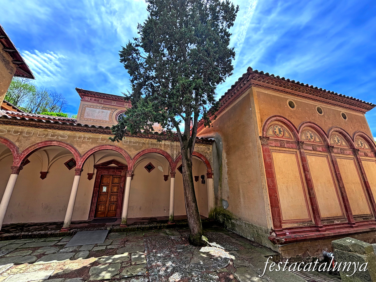 Sant Joan de les Abadesses - Escola de les Germanes Carmelites 