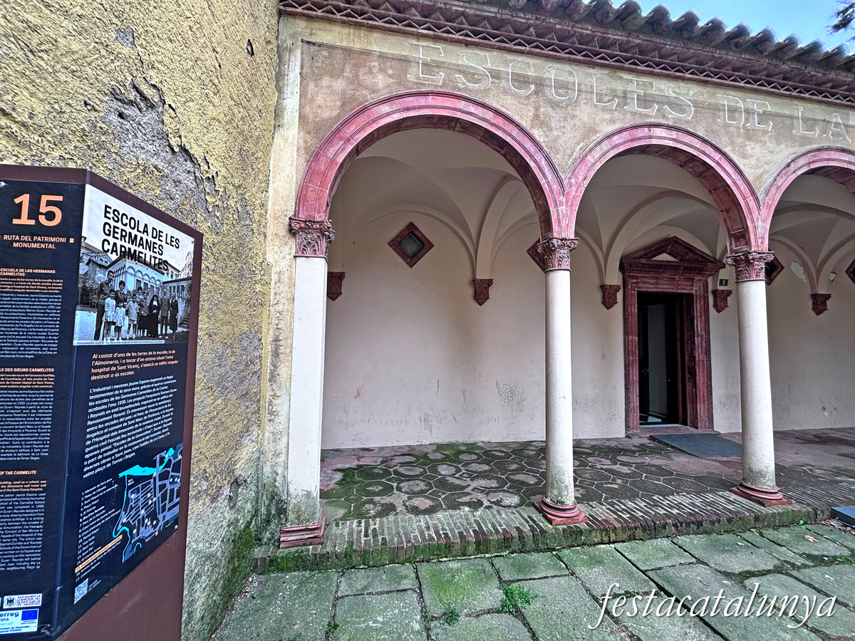 Sant Joan de les Abadesses - Escola de les Germanes Carmelites 