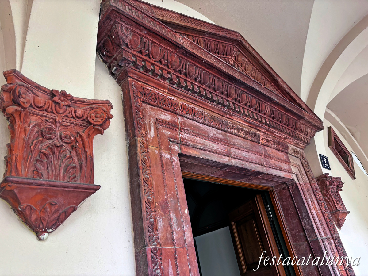 Sant Joan de les Abadesses - Escola de les Germanes Carmelites