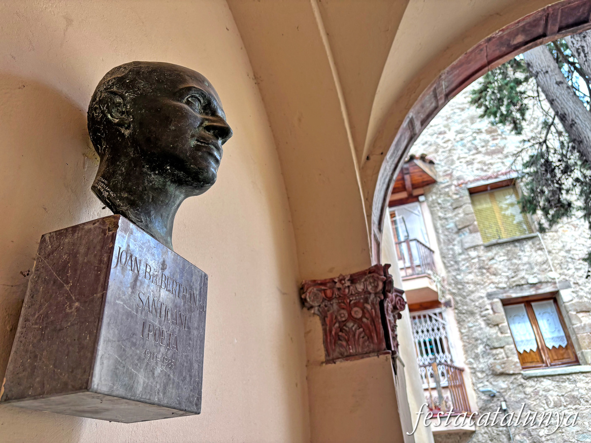 Sant Joan de les Abadesses - Escola de les Germanes Carmelites 