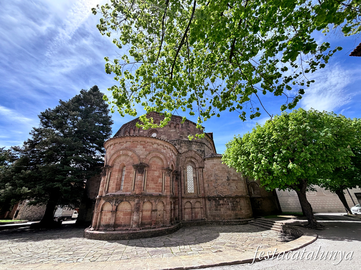 Sant Joan de les Abadesses - Exterior de l'església del monestir  - Absis 