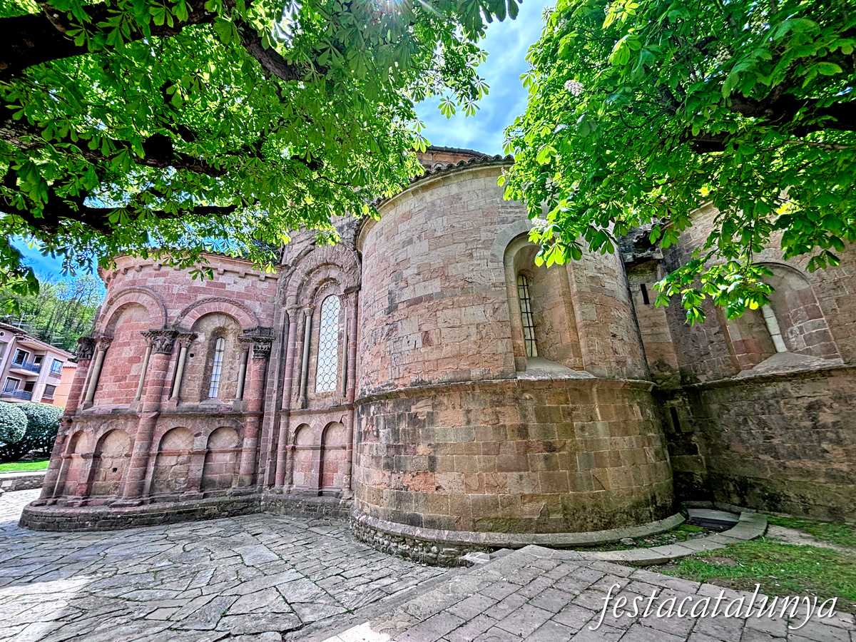 Sant Joan de les Abadesses - Exterior de l'església del monestir  - Absis