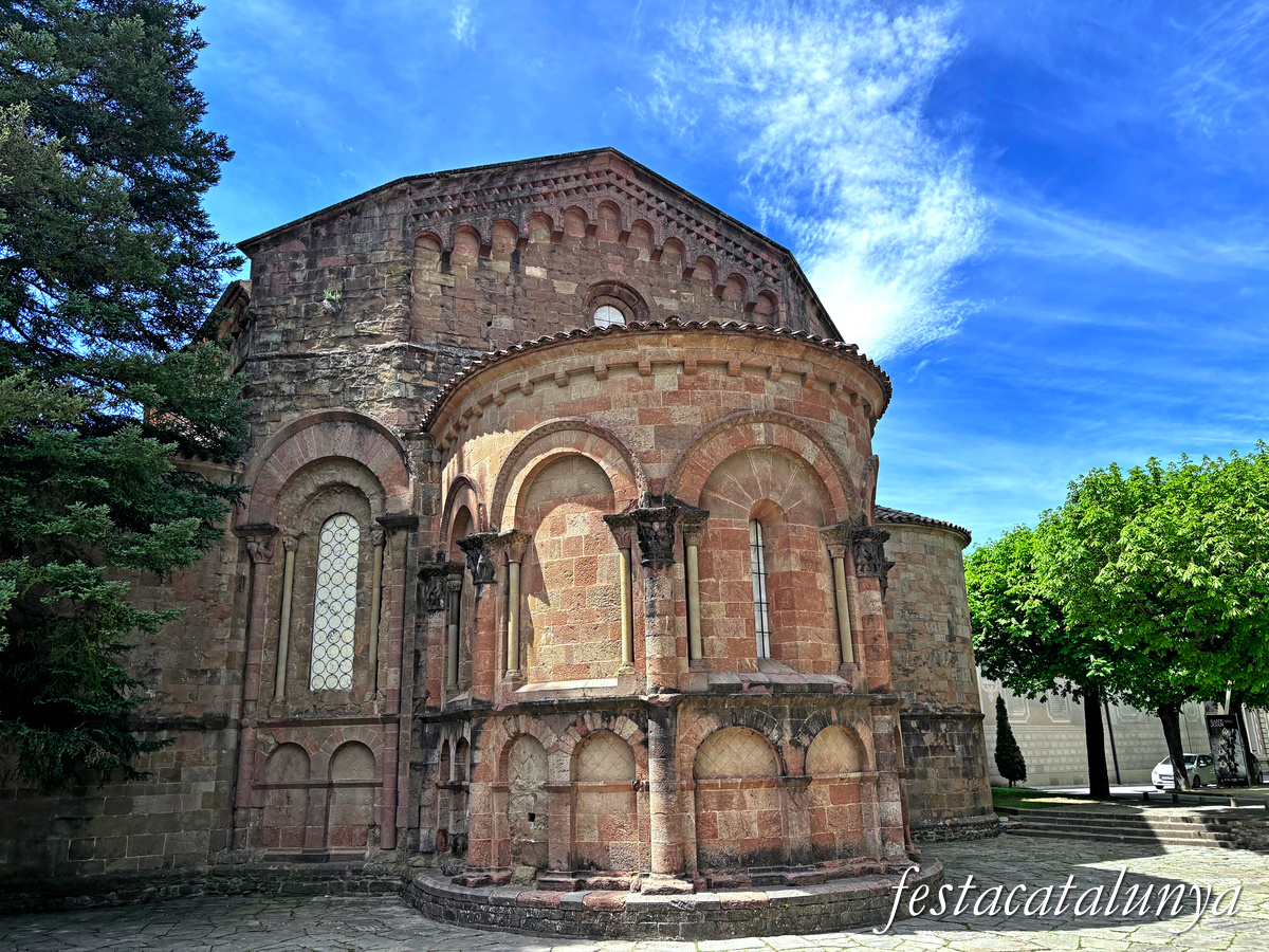 Sant Joan de les Abadesses - Exterior de l'església del monestir  - Absis