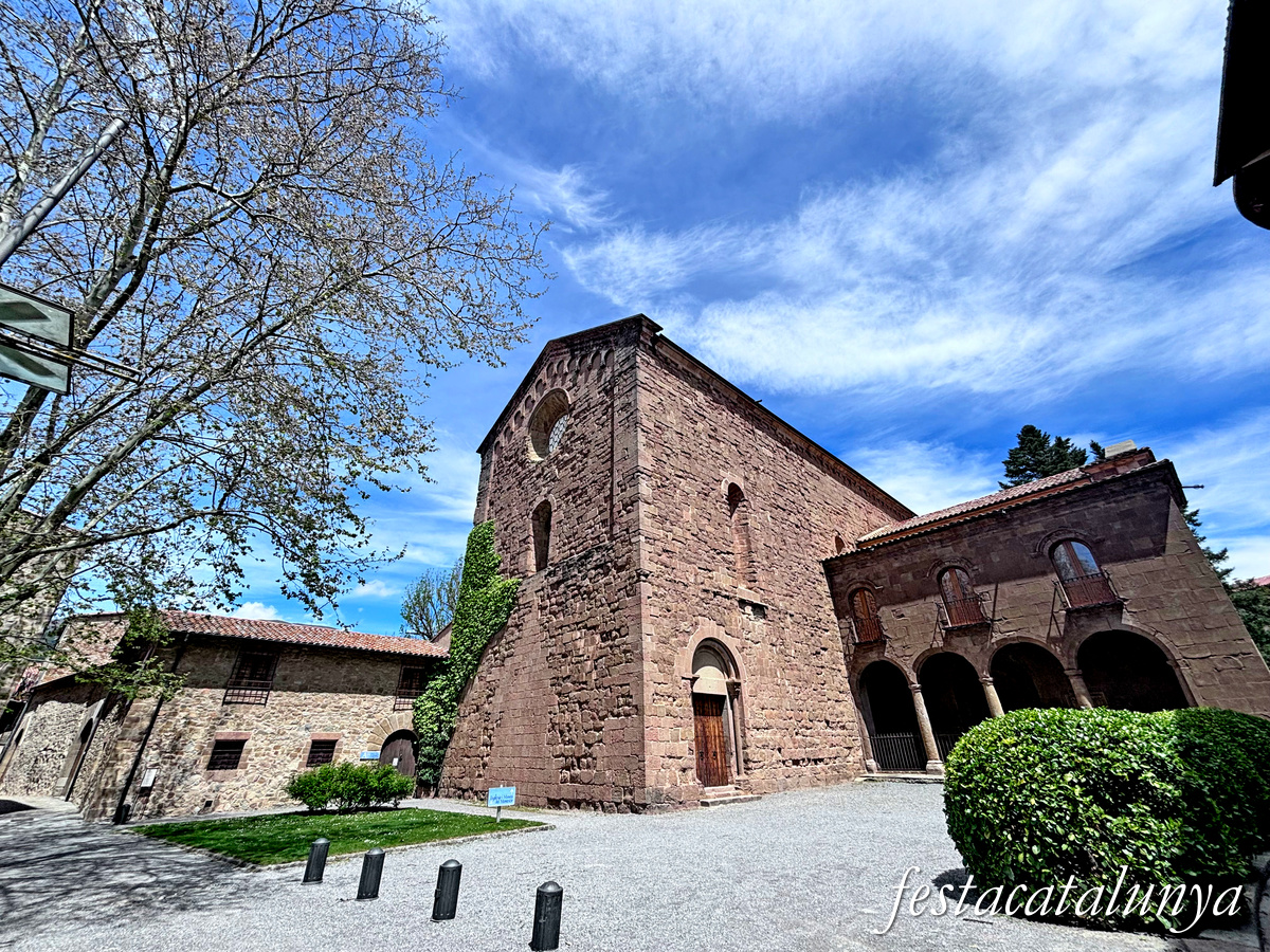 Sant Joan de les Abadesses - Exterior de l'església del monestir 