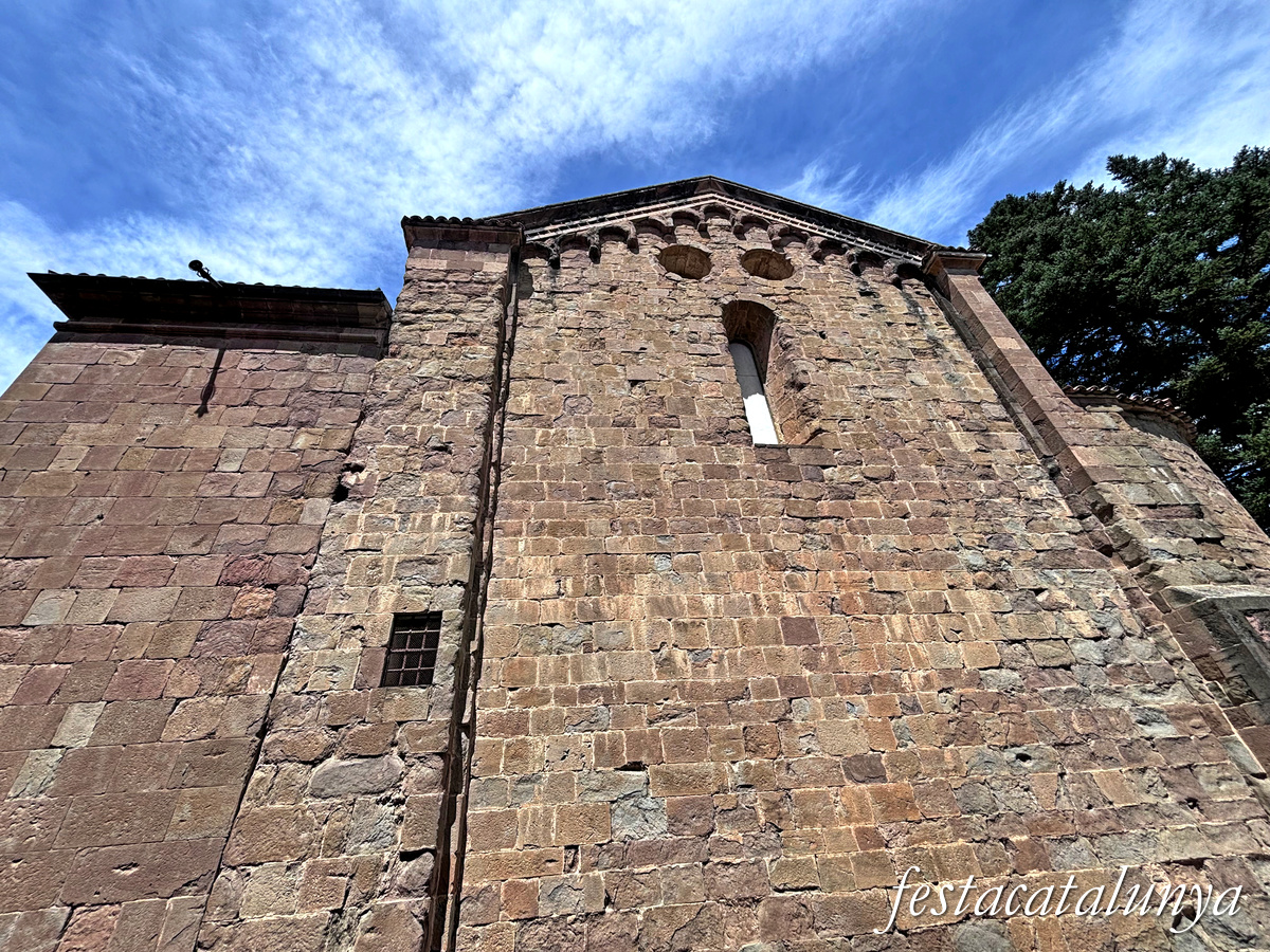 Sant Joan de les Abadesses - Exterior de l'església del monestir 