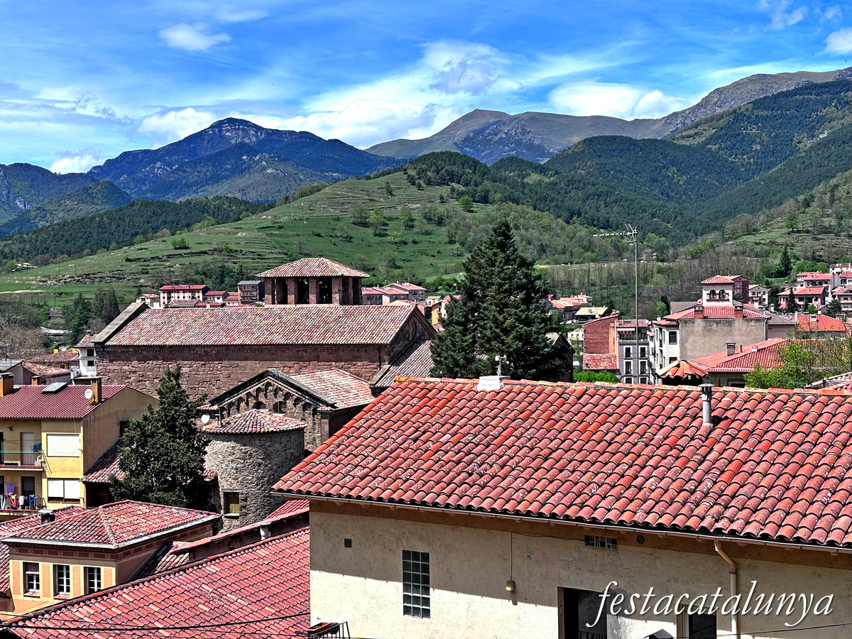 Sant Joan de les Abadesses - Exterior de l'església del monestir 
