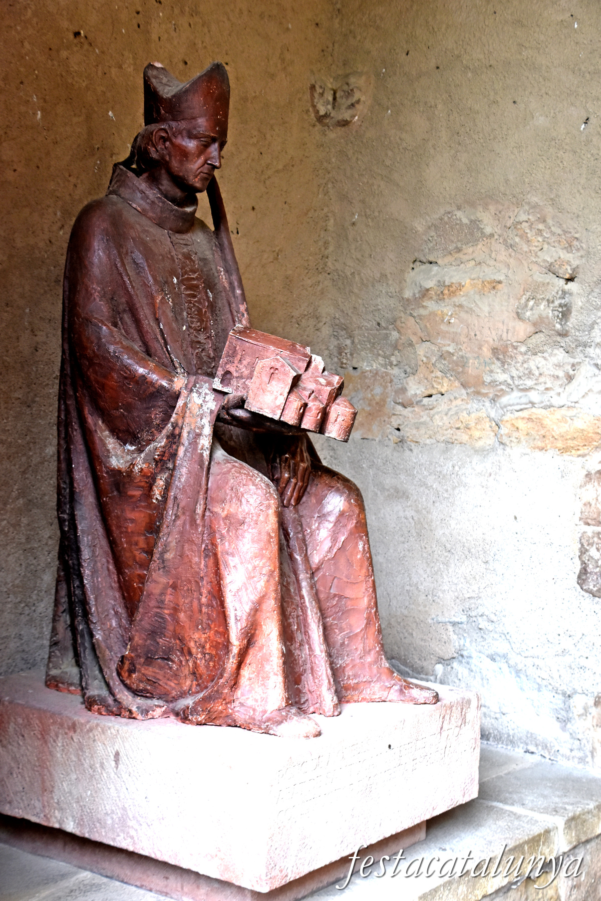 Sant Joan de les Abadesses - Exterior de l'església del monestir - Pòrtic de Sant Mateu - Abat Ponç de Monells 