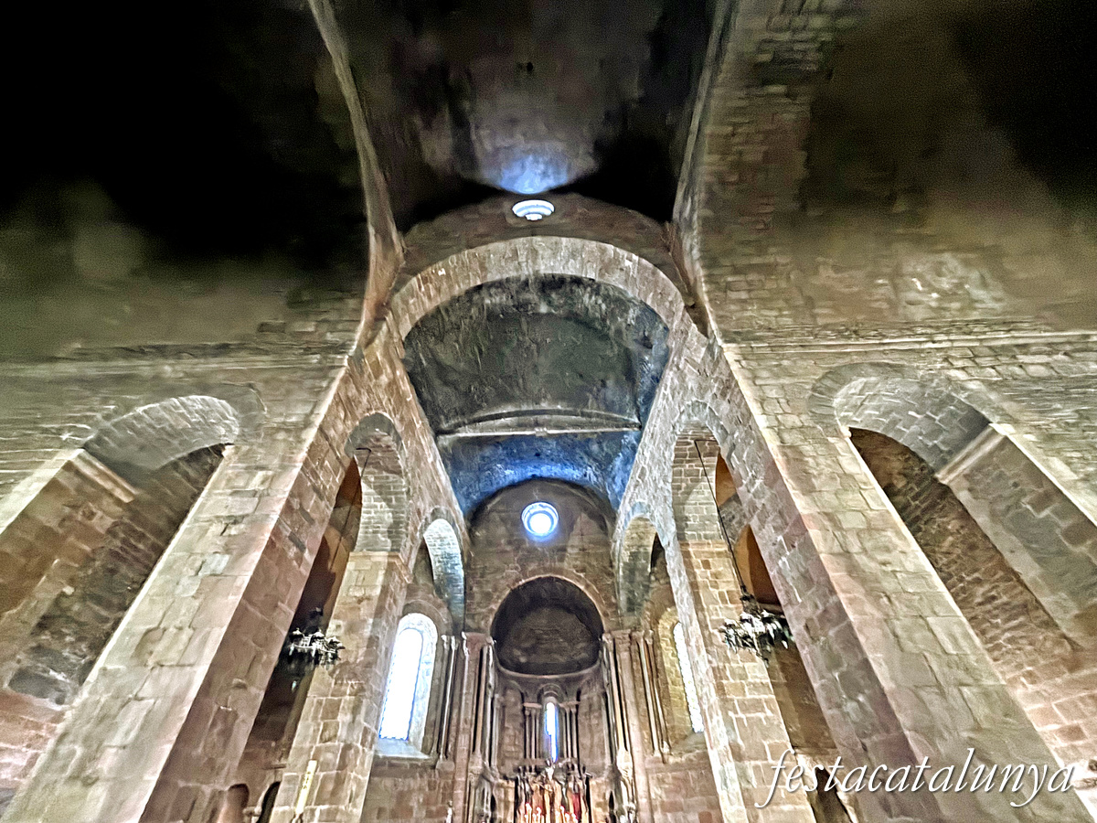 Sant Joan de les Abadesses - Interior de l'església del monestir