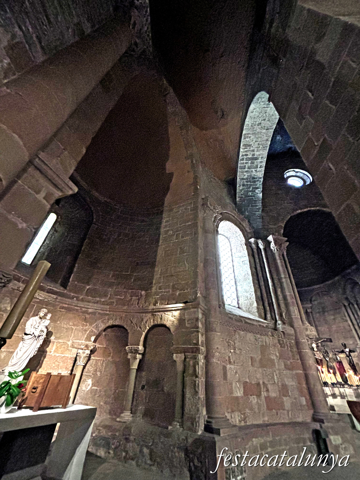Sant Joan de les Abadesses - Interior de l'església del monestir 