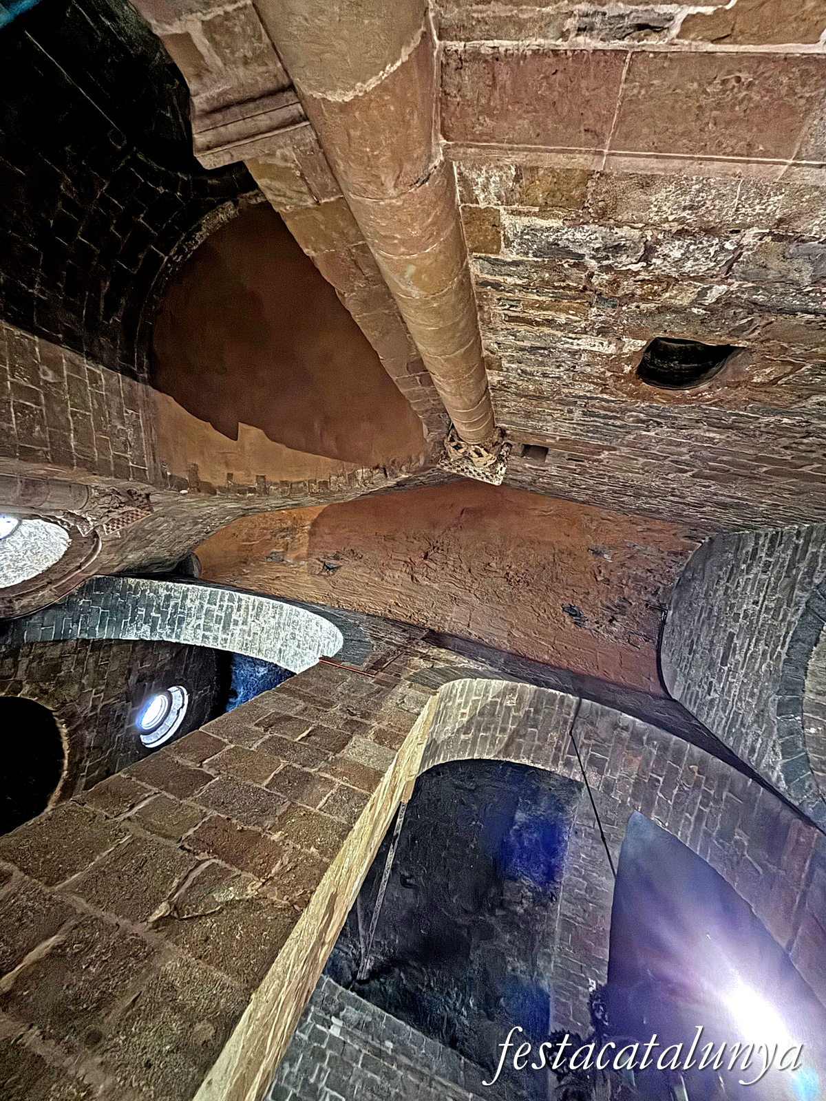 Sant Joan de les Abadesses - Interior de l'església del monestir 