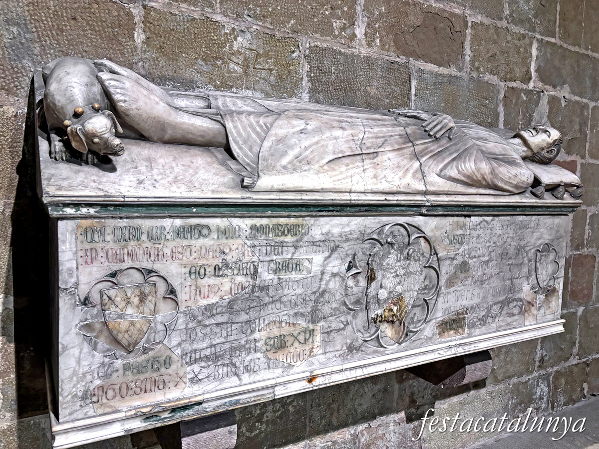 Sant Joan de les Abadesses - Interior de l'església del monestir - Sepulcre del Beat Miró 