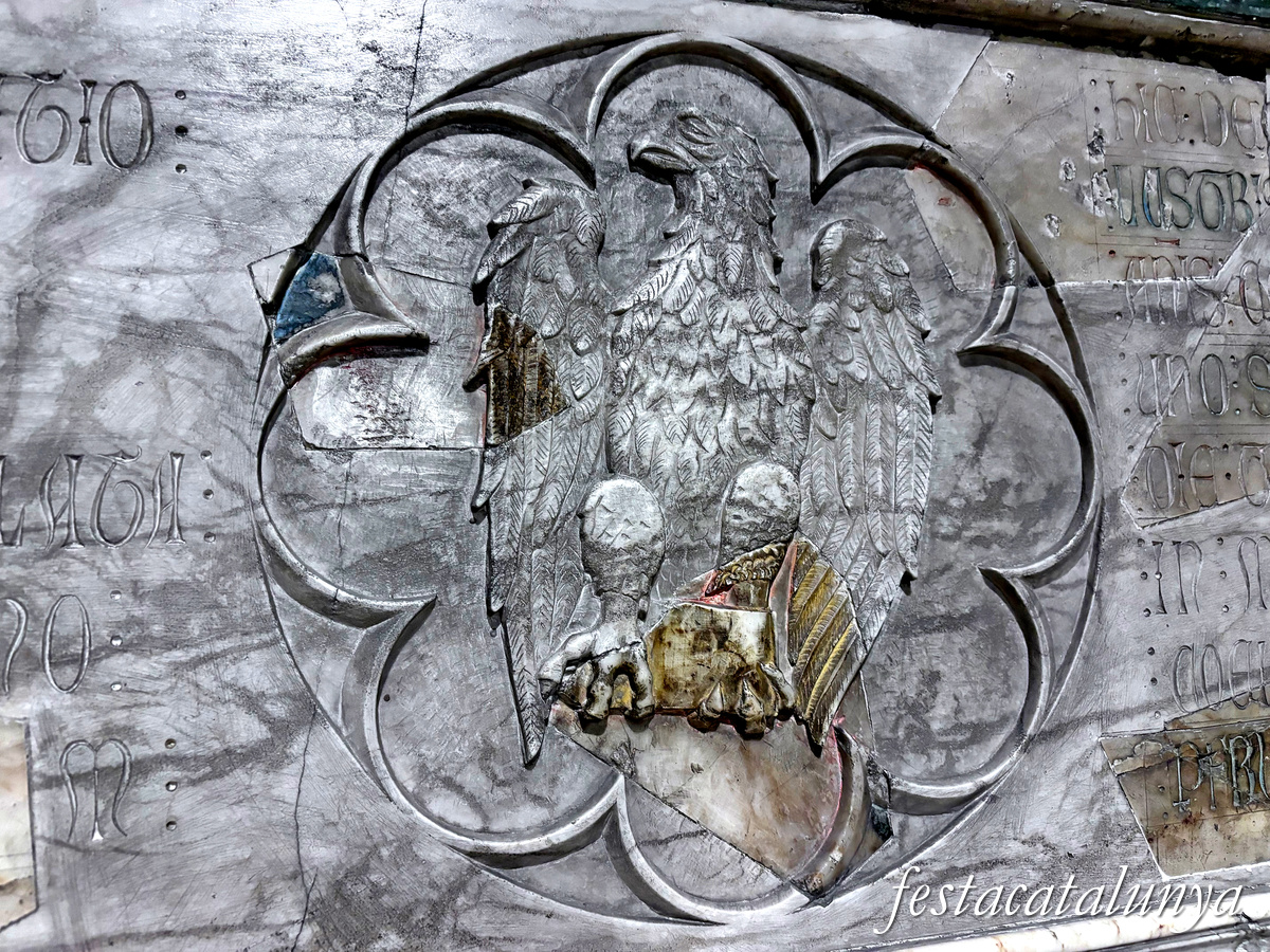 Sant Joan de les Abadesses - Interior de l'església del monestir - Sepulcre del Beat Miró 