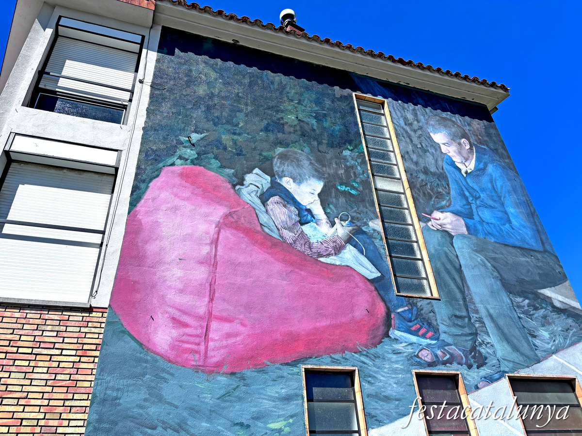 Les Planes d'Hostoles - Art Urbà - Mòbil entre generacions