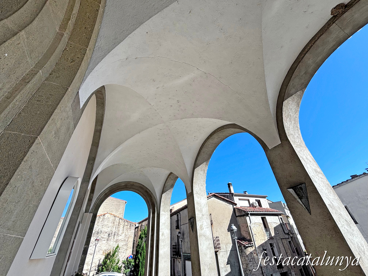 Les Planes d'Hostoles - Església parroquial de Sant Cristòfol