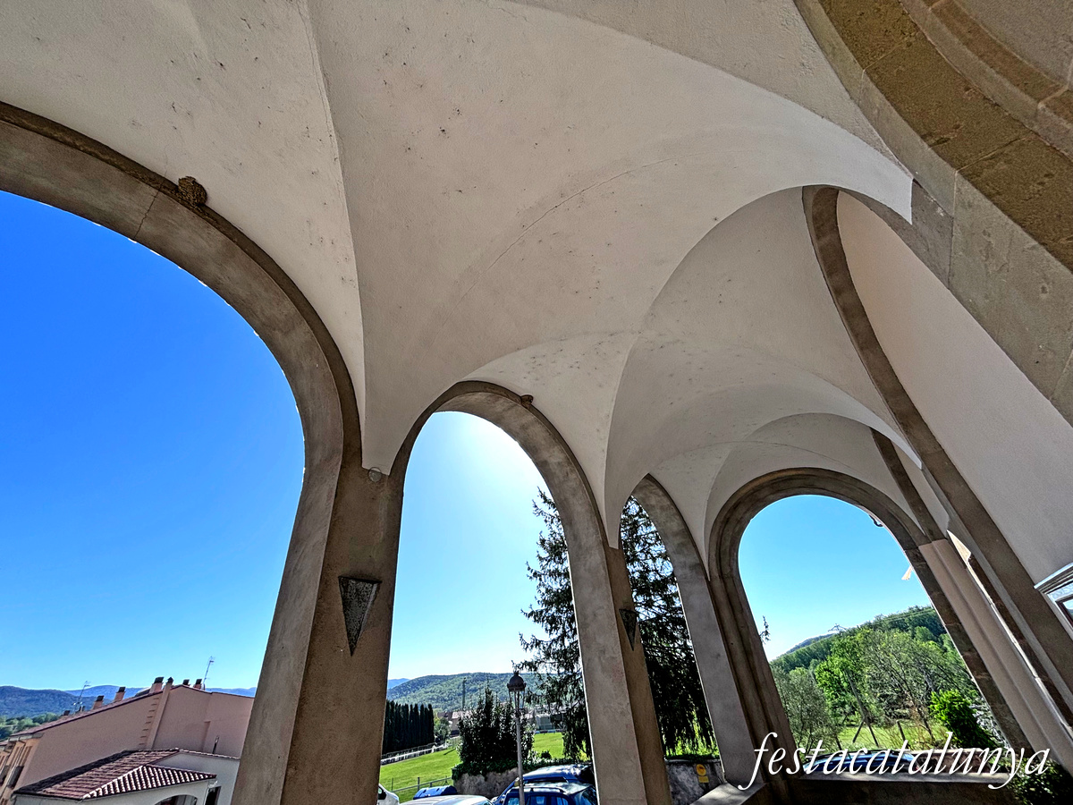 Les Planes d'Hostoles - Església parroquial de Sant Cristòfol