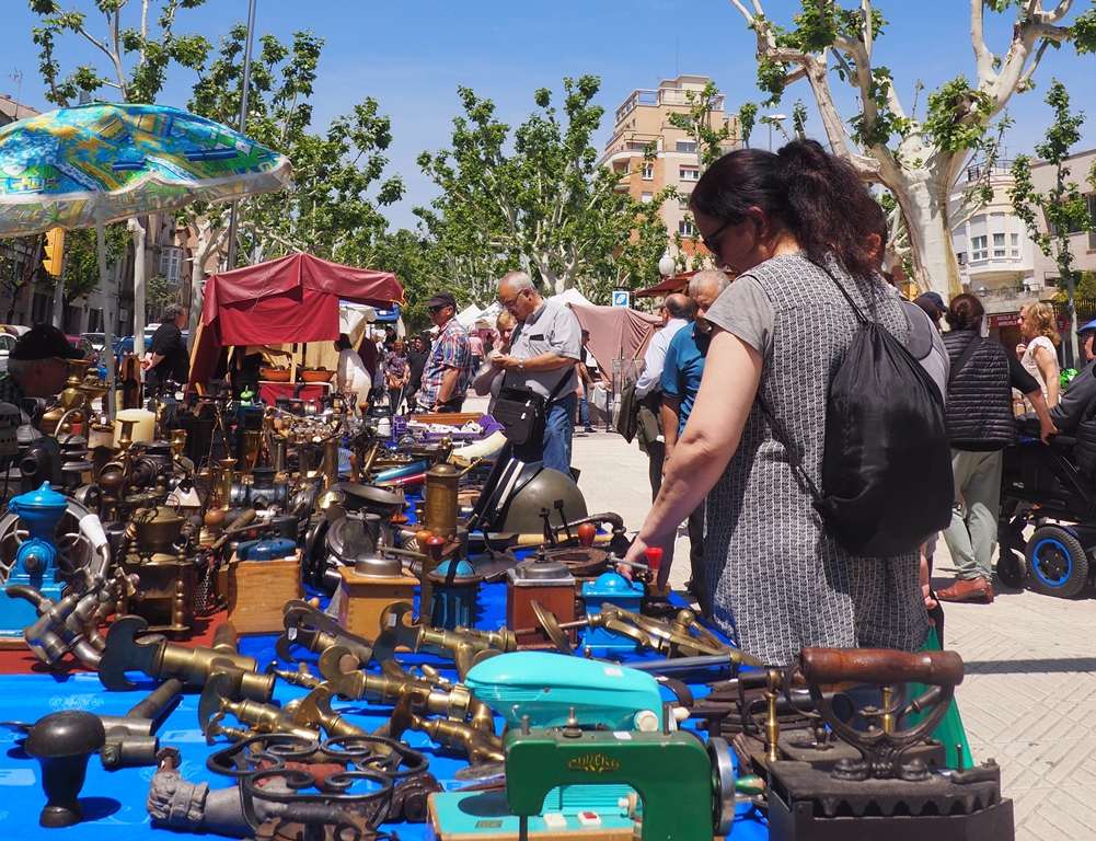 Mercat d'antiguitats, col·leccionisme, art i artesania a Igualada