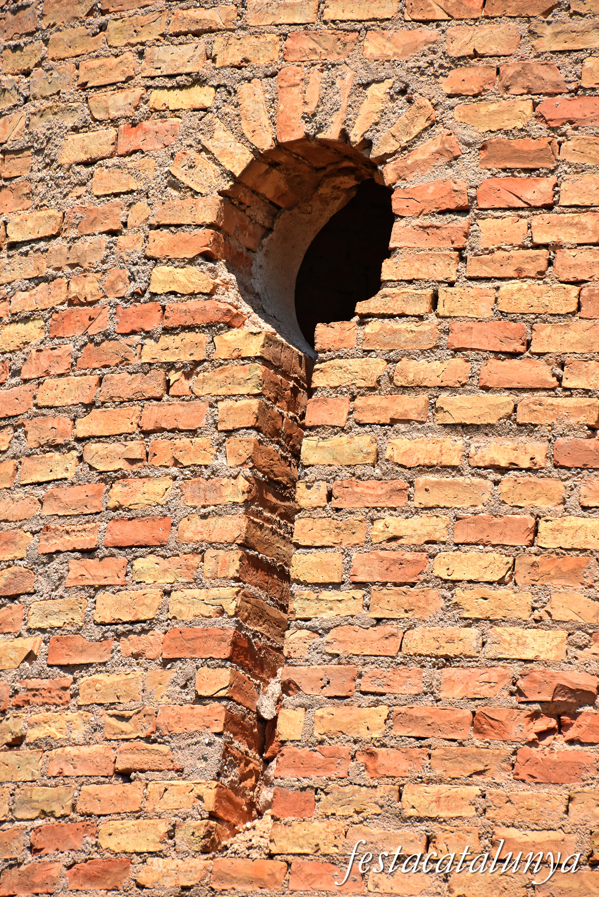 Bellvei - Mas i castell de la Muga 