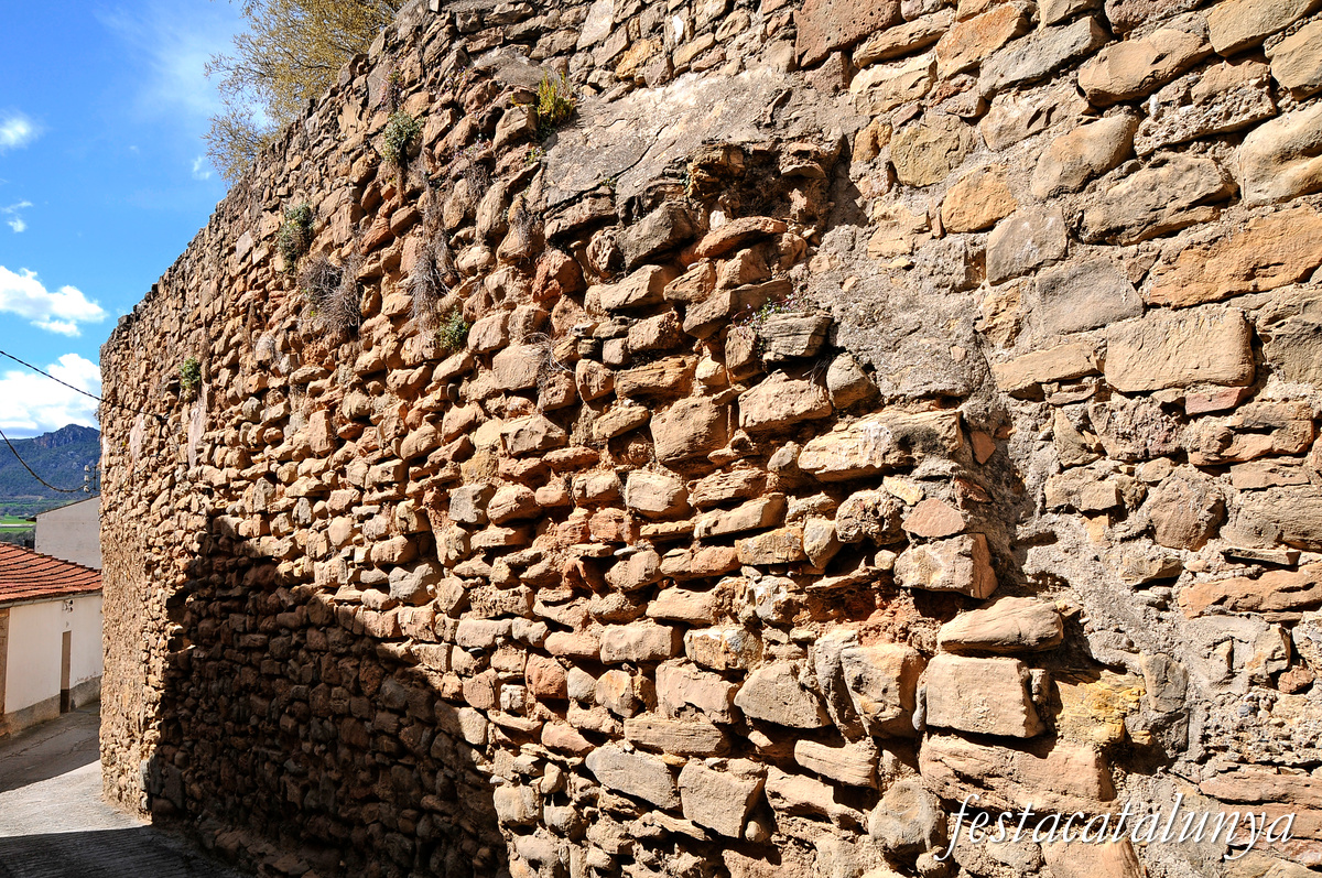 Oliana - Antic portal i muralles 