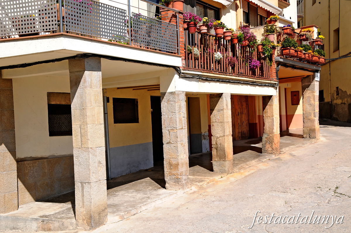 Oliana - Plaça del Lledoner 