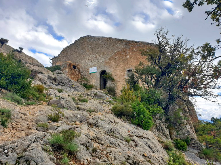 Organyà - Ermita i muntanya de Santa Fe (Foto: Ajuntament) 