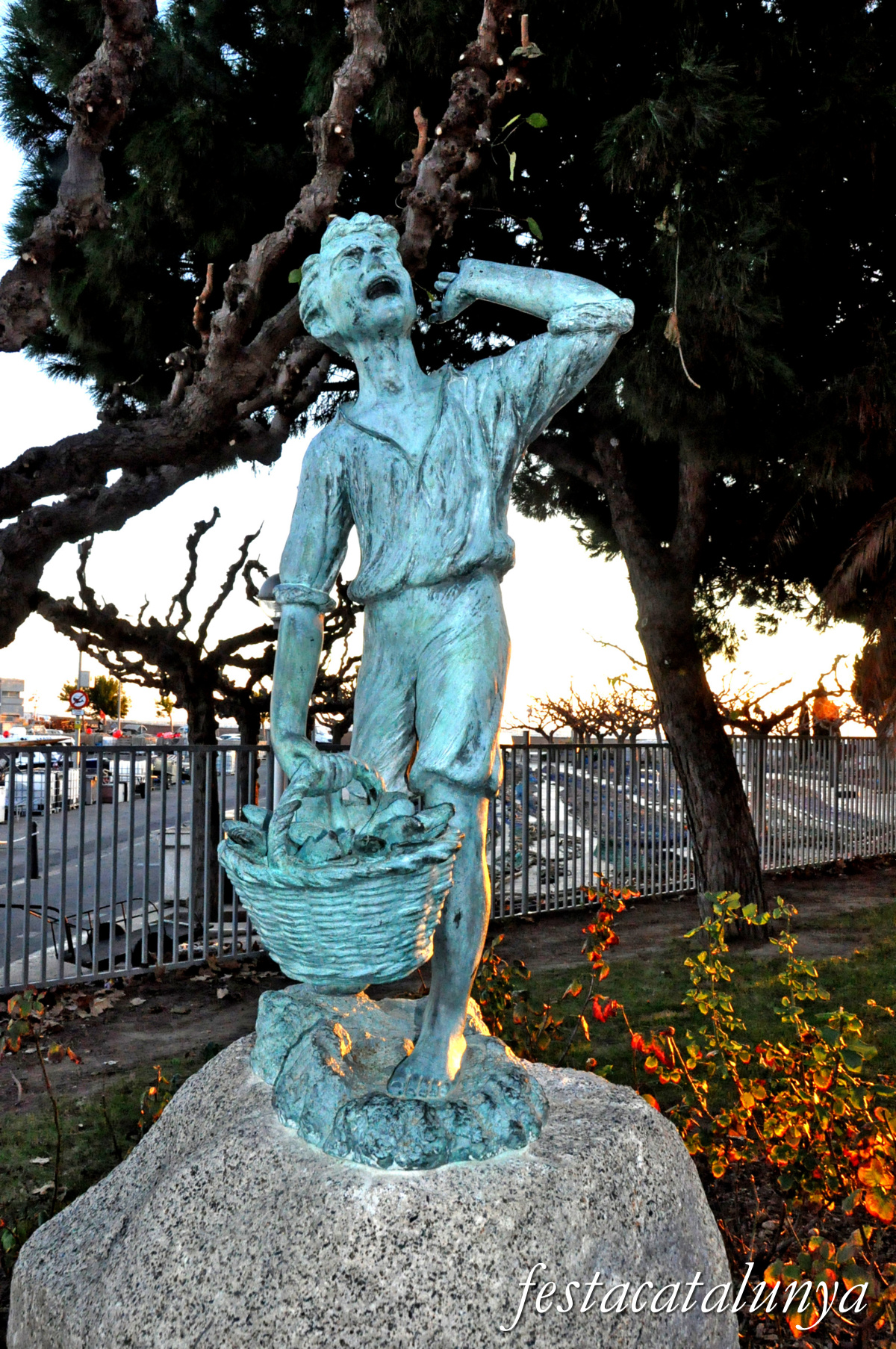 Cambrils - Escultures urbanes - El Nen Pescador