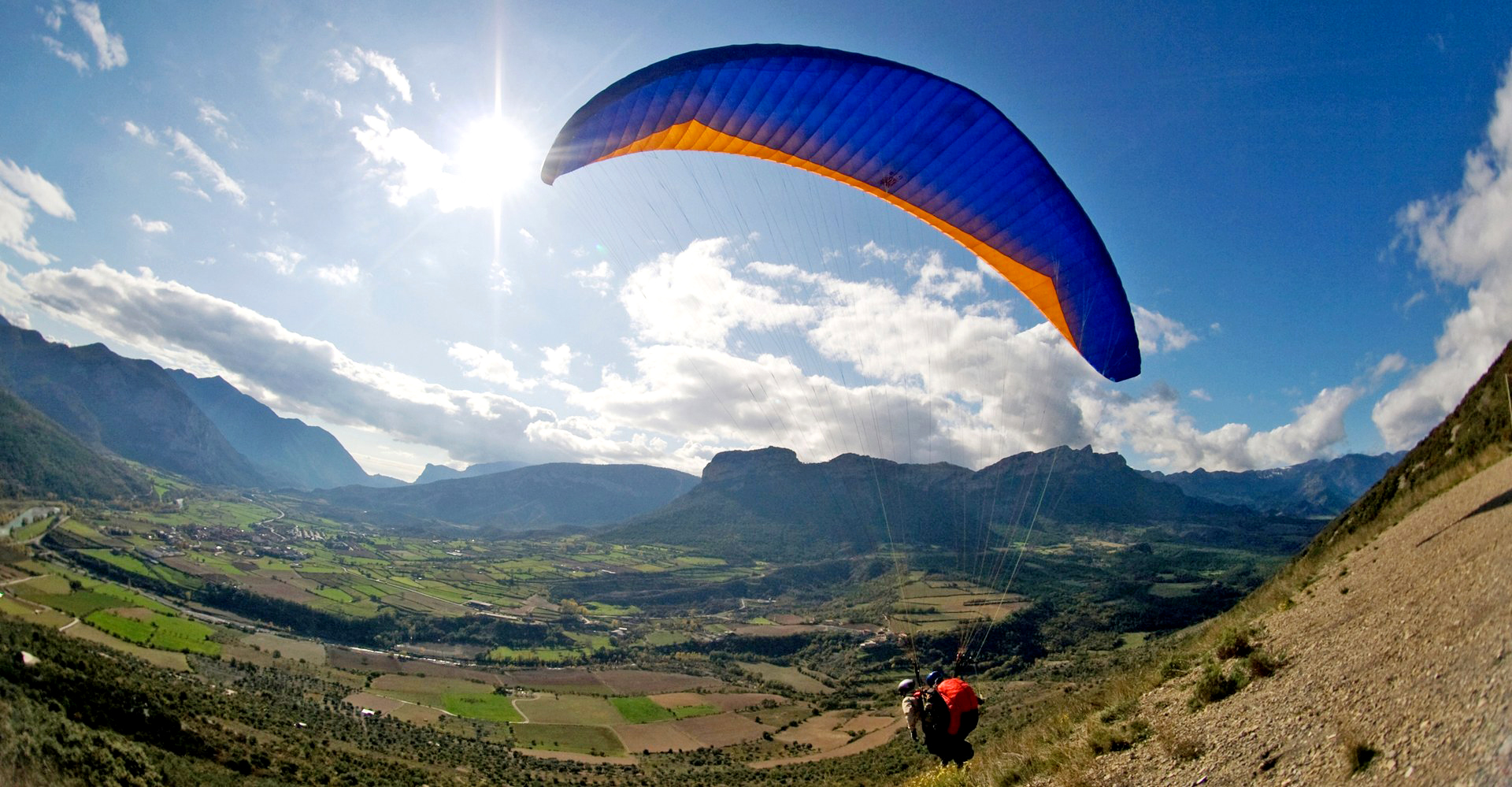 Parapent a la muntanya del Cogulló d'Organyà ***