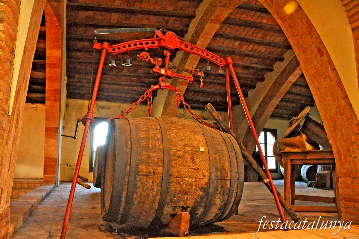 Museu Agrícola a l'antic celler de la Cooperativa de Cambrils