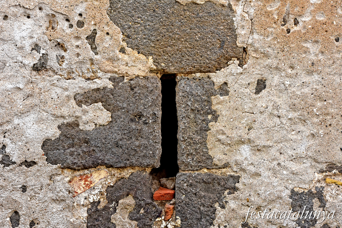 Sant Pere Pescador - Restes de la muralla 