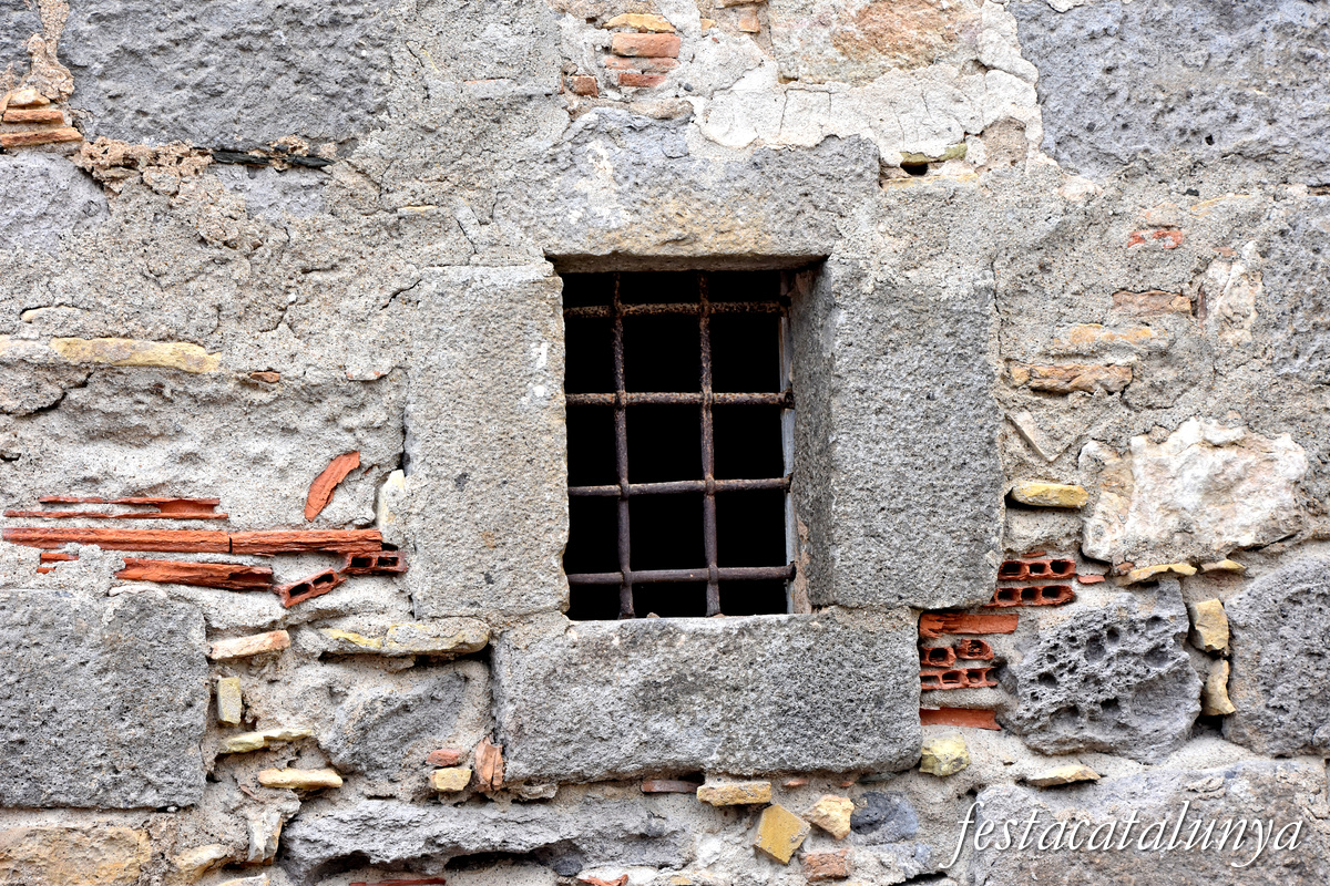 Sant Pere Pescador - Restes de la muralla 