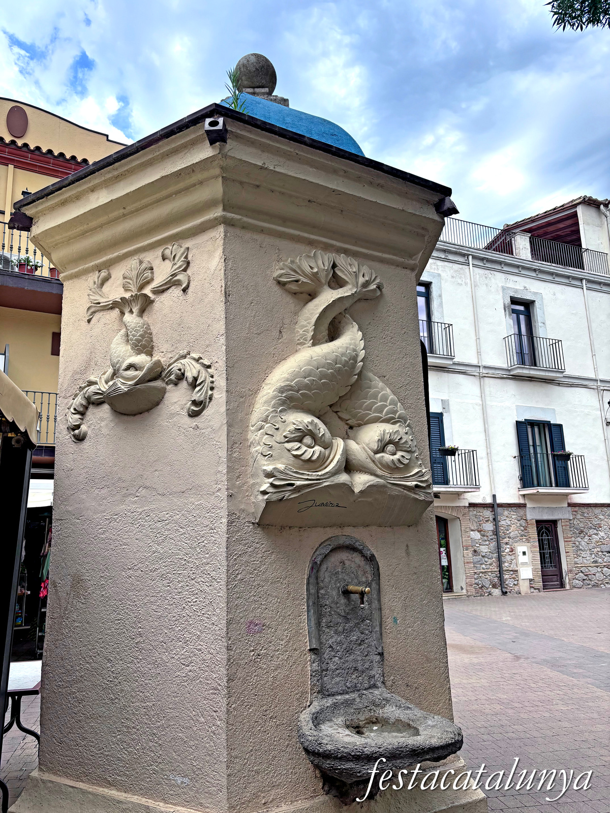 Sant Pere Pescador - Font de la Plaça Major 