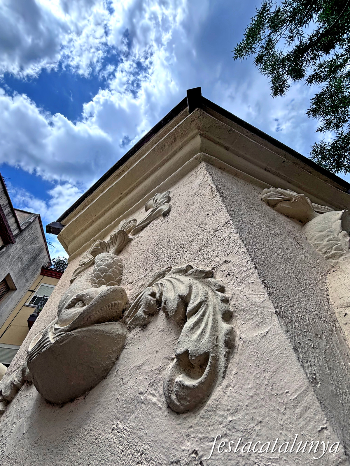 Sant Pere Pescador - Font de la Plaça Major 