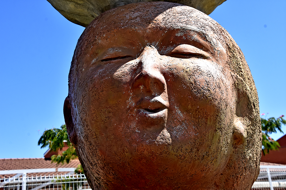 Escultura Homenatge als mestres d'Enric Orobitg ***