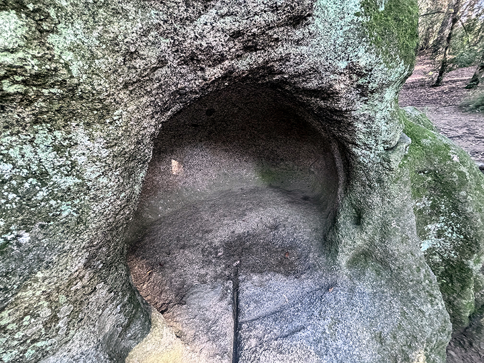 Roca Foradada de Vallromanes ***