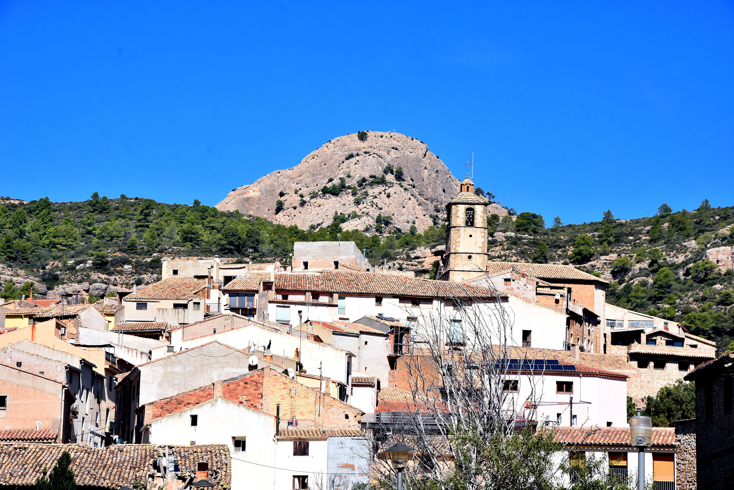 Església parroquial de Sant Bartomeu de Prat de Comte ***