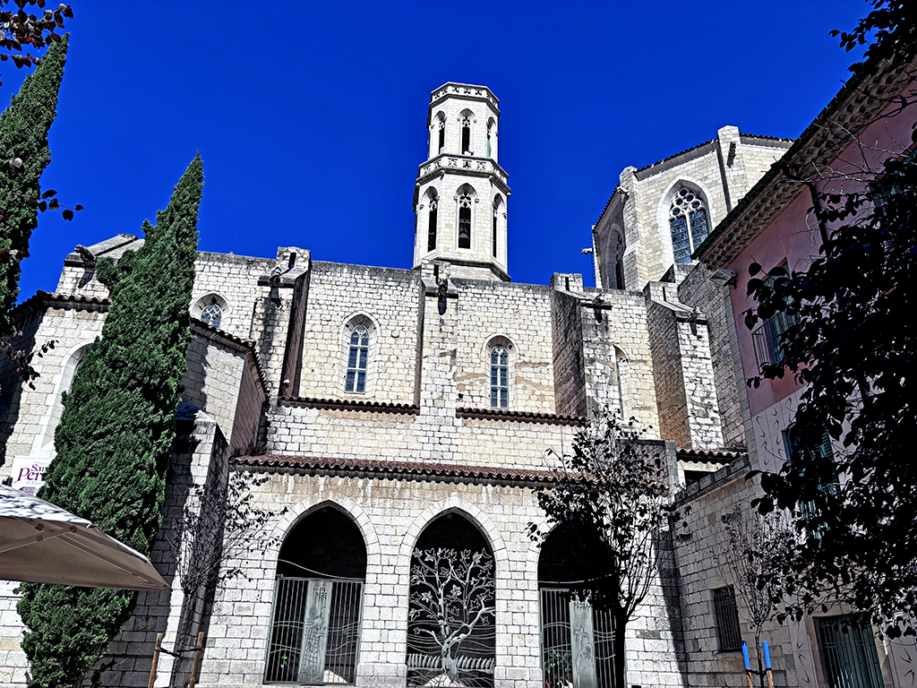 7.- Plaça de l'Església de Figueres ***